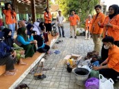 Dalam KKN nya, mahasiswa Universitas Ahmad Dahlan Yogyakarta Periode 96 Unit IV.D.3 menjadikan program pengelolaan sampah menjadi program kerja utama - foto: Sujono/Koranjuri.com