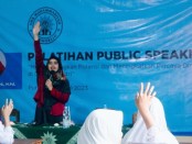 Guna menyiapkan para lulusannya agar benar-benar mampu dan siap dalam menghadapi dunia industri, SMK Muhammadiyah Purworejo mengadakan Pelatihan Public Speaking, Selasa (02/05/2023), menghadirkan narasumber Dr. Umi Faizah, S.Pd., M.Pd. - foto: Koranjuri.com