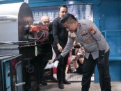 Kapolda Metro Jaya Irjen Pol Karyoto melakukan pemusnahan barang bukti narkoba melalui mesin insenerator - foto: Istimewa