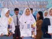 Um'dathul Khoyroh (tengah), siswa kelas X RPL SMK Batik Purworejo, berhasil meraih juara 2 dalam O2SN Cabang Dinas Pendidikan Wilayah VIII Jateng pada nomor atletik panca lomba - foto: Koranjuri.com