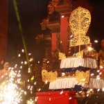 Penutupan Nusa Dua Fiesta XVIII ditandai dengan penancapan Kayun, Selasa (13/10/2015)