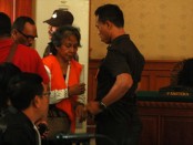 Margriet C. Megawe dalam sidang perdana kasus pembunuhan Engeline di PN Denpasar, Kamis. 22 Oktober 2015 - foto: Koranjuri.com