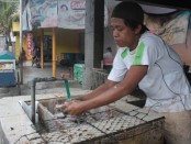 Jasa bakar ikan di Kampung Nelayan Kedonganan, Jimbaran, Bali - foto: Media