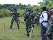 Latihan menembak yang dilakukan prajurit TNI dari Kodim 1627 Rote Ndao - foto: Isak Doris Faot/Koranjuri.com