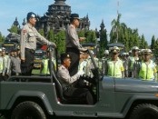 Kapolda Bali, Irjen Pol. Sugeng Priyanto memimpin gelar pasukan Operasi Ramadniya Agung 2016 di Lapangan Bajrasandhi Renon, Denpasar - foto: Suyanto/Koranjuri.com