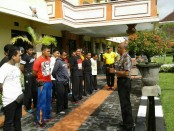 Puluhan anggota Ormas di Bali mengikuti pembinaan dan pelatihan di Polresta Denpasar - foto: Suyanto/Koranjuri.com