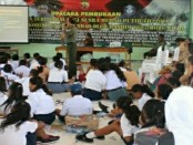 Ratusan siswa dari tingkat sekolah dasar hingga sekolah menengah atas mengikuti seminar kebangsaan yang diadakan Komando Distrik Militer (Kodim) 1627 Rote Ndao - foto: ist