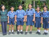 Para peneliti muda SMP Negeri 10 Denpasar usai mengharumkan nama sekolah di ajang Lomba Penelitian Siswa Nasional (LPSN) - foto: Koranjuri.com