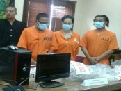 Unit Cyber Crime Polda Bali mengamankan 24 orang pelaku jasa Spa Online di Denpasar. Dalam pemeriksaannya tiga orang ditetapkan sebagai tersangka - foto: Suyanto