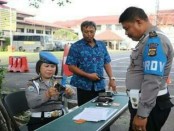 Bidang Profesi dan Pengamanan (Bid. Propam) Polda Bali melaksanakan pengecekan terhadap personel Polda Bali yang memegang atau pinjam pakai senjata api - foto: Istimewa