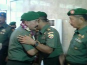 Mayjend TNI Komaruddin secara resmi menjabat sebagai Pangdam IX/Udayana menggantikan Mayjend TNI Kustanto Widiatmoko - foto: Suyanto