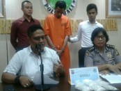 Pelaku pembawa narkoba jenis sabu-sabu seberat lebih dari 0,5 kg yang diseberangkan dari Pulau Jawa ke Bali - foto: Istimewa