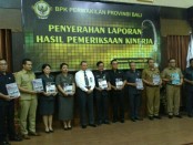 Penyerahan Laporan Hasil Pemeriksaan (LPH) Kinerja Pemerintah Provinsi Bali, Kota Denpasar, Tabanan, Jembrana dan Bangli tahun 2017 - foto: Istimewa