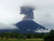 Gunung Agung kembali erupsi, Kamis, 11 Januari 2018 - foto: Istimewa