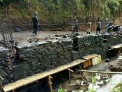Pra lomba TMMD tahun 2018, puluhan prajurit TNI membangun infrastruktur di Banjar Pundung, Desa Pangsan, Kecamatan Petang - foto: Istimewa
