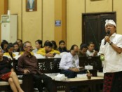 Cagub Bali I Wayan Koster saat mengikuti Uji Publik Pilgub Bali 2018 'Berebut Tahta Pulau Dewata' yang digelar Badan Eksekutif Mahasiswa Fakultas Hukum Universitas Udayana, Jumat, 23 Maret 2018 - foto: Istimewa