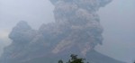 Sinabung Kembali Meletus, Abu Vulkanik Menyembur Setinggi 5.000 Meter