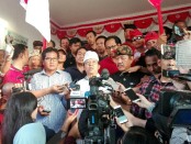 Wayan Koster dan Tjokorda Oka Artha Ardhana Sukawati (Koster-Ace) menggelar konferensi pers di kantor DPD PDIP Bali, usai dinyatakan unggul 58 persen versi hitung cepat SMRC, Rabu, 27 Juni 2018 - foto: Koranjuri.com