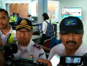 GM BNR Bali Yanus Suprayogi (kanan) saat memberikan keterangan pers terkait Posko Terpadu Angkutan Udara Lebaran 2018, Rabu (6/6/2018) di Tuban - foto: Ari Wulandari/Koranjuri.com