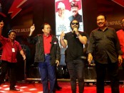 Vokalis Jamrud Krisyanto jadi bintang tamu konser satu jalur di lapangan Lumintang Denpasar - foto: Istimewa