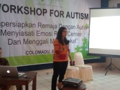 Keterangan foto : Workshop yang di gelar Mpati untuk orang tua, pendamping dan pemerhati anak anak autis./ Foto koranjuri.com