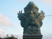 Patung Garuda Wisnu Kencana - foto: Koranjuri.com