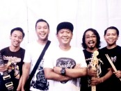Formasi grup band Dejapu masing-masing, Putu Budi (Vocal), Lojer (Bass), Julian Richard (Gitar),  Iwak qyong (Drum) dan Santi (Gitar) - foto: Istimewa