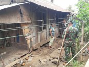 Kodim 1310/Bitung menggelar bedah rumah milik Enggelin Pinontoan (64), di Desa Dimembe Jaga 5, Kecamatan Dimembe, Kabupaten Minahasa Utara, Provinsi Sulawesi Utara, Senin (17/9/2019) - foto: Istimewa