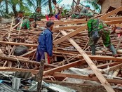 Kodam II/Sriwijaya mengerahkan ratusan pasukannya ke Provinsi Lampung untuk membantu menanggulangi dampak bencana tsunami - foto: Istimewa