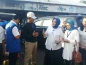 Staf Ahli Kemendag saat memantau stok komoditas Bali jelang Natal dan Galungan - foto: Ari Wulandari/Koranjuri.com