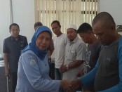 Penyerahan dilakukan langsung oleh Direktur Produksi dan Usaha Budidaya Direktorat Jenderal Perikanan Budidaya, Umi Windriani dan PT. Asuransi Jasa Indonesia - foto: Istimewa