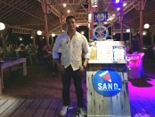General Manager Sand Beach Bar Komang Suasta - foto: Koranjuri.com