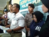 DS, oknum guru warga Pangenrejo, Purworejo, yang telah melakukan perbuatan dugaan penipuan dana calon haji, kini ditahan di Mapolres Purworejo - foto: Sujono/Koranjuri.com