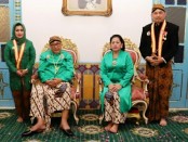 Bupati Purworejo Agus Bastian dan istri, bersama Raja Surakarta SISKS Paku Buwono (PB) XIII - foto: Sujono/Koranjuri.com