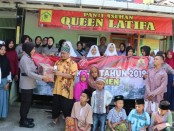 Pemberian bantuan dari polwan Polres Kebumen untuk penghuni Panti Asuhan Queen Latifa, Selasa (27/8), dalam rangka memperingati HUT Polwan ke 71.  - foto: Sujono/Koranjuri.com