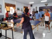 Pingpong menjadi salah satu cabang olahraga yang dipertandingkan dalam rangka memperingati HDKD 2019 di Rutan Purworejo - foto: Sujono/Koranjuri.com