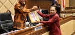 Koster Serahkan RUU Provinsi Bali ke DPR RI