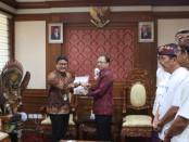 Gubernur Bali Wayan Koster menemui jajaran PT Pertamina (Persero) di Kantor Gubernur Bali, Renon, Denpasar, Senin, 2 Desember 2019 - foto: Istimewa