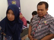 Sekda Said Romadhon (kanan), didampingi dr Sudarmi, Kepala Dinas Kesehatan Kabupaten Purworejo - foto: Sujono/Koranjuri.com