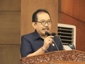 Wagub Tjokorda Oka Artha Ardhana Sukawati membacakan pendapat Gubernur tentang Raperda Perubahan Penyertaan Modal Daerah pada sidang paripurna DPRD Provinsi Bali, Rabu, 4 Maret 2020 - foto: Istimewa