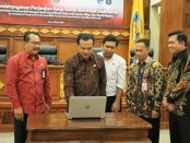 Pemprov Bali melakukan panandatanganan perjanjian kerjasama pemanfaatan sertifikat elektronik antara pemerintah Provinsi Bali dengan Balai Sertifikasi dan Elektronik Badan Siber dan Sandi Negara, Rabu, 4 Maret 2020 - foto: Istimewa