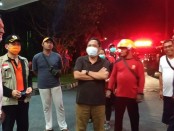 Walikota Denpasar Ida Bagus Rai Darmawijaya Mantra memantau kebakaran yang terjadi di lantai 10 Hotel Inna Grand Bali Beach Sanur, Minggu, 29 Maret 2020 - foto: Istimewa