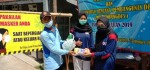 PMR SMK Kesehatan Purworejo Bagikan Masker dan Hand Sanitizer