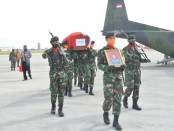 Disambut upacara militer, jenasah Kapten Cpn I Kadek Udi Suardiasa, tiba di Base Ops Lanud I Gusti Ngurah, Minggu, 7 Juni 2020 - foto: Istimewa