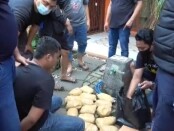 2 kurir sabu-sabu yang diringkus Satuan Reserse Narkoba Polres Metro Jakarta Barat, Sabtu, 11 Juli 2020 - foto: Istimewa