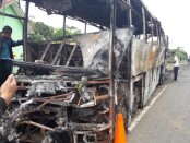 Kondisi bis yang terbakar - foto: Sujono/Koranjuri.com