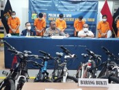 Tim Subdit Jatanras Ditreskrimum Polda Metro Jaya berhasil membekuk pelaku pencurian sepeda dan penadah barang curian - foto: Bob/Koranjuri.com