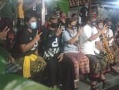 Calon Walikota Denpasar, Gede Ngurah Ambara Putra mohon doa restu di Geria Telaga Kaler, Sanur, Selasa (17/11/2020) malam - foto: Istimewa