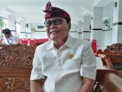 Kepala SMK PGRI 3 Denpasar I Nengah Madiadnyana - foto: Koranjuri.com
