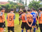 Tim sepakbola SMPN 26 Purworejo, The Dream Team terus menempa diri di masa pandemi, dengan bimbingan pelatih Angga Putrawan - foto: Sujono/Koranjuri.com